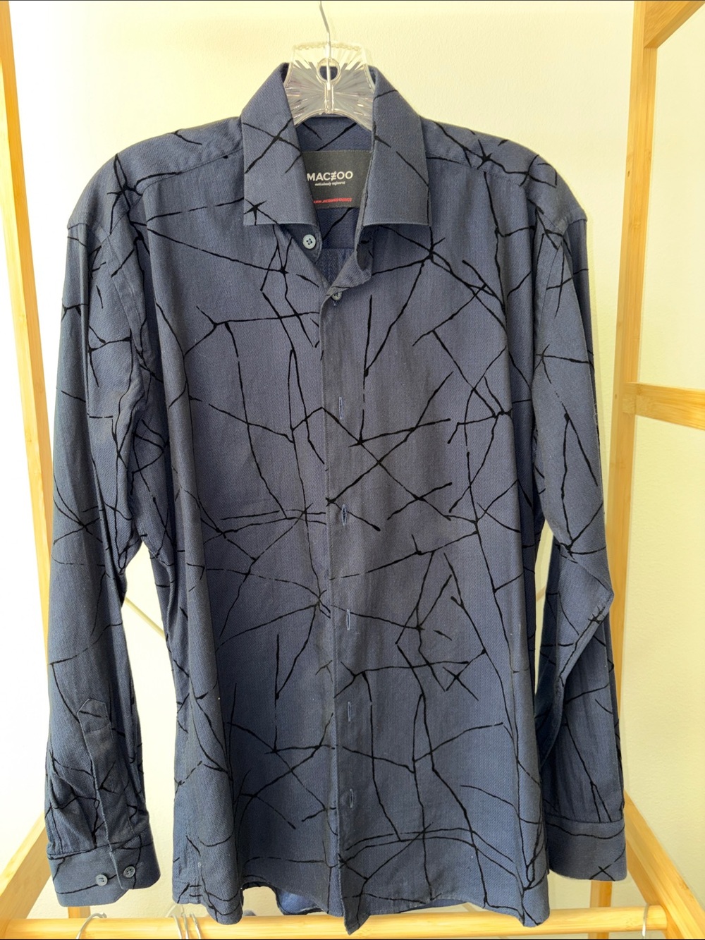 Men's Navy Blue Long-Sleeve Button-Down Shirt with Abstract Black Line Print